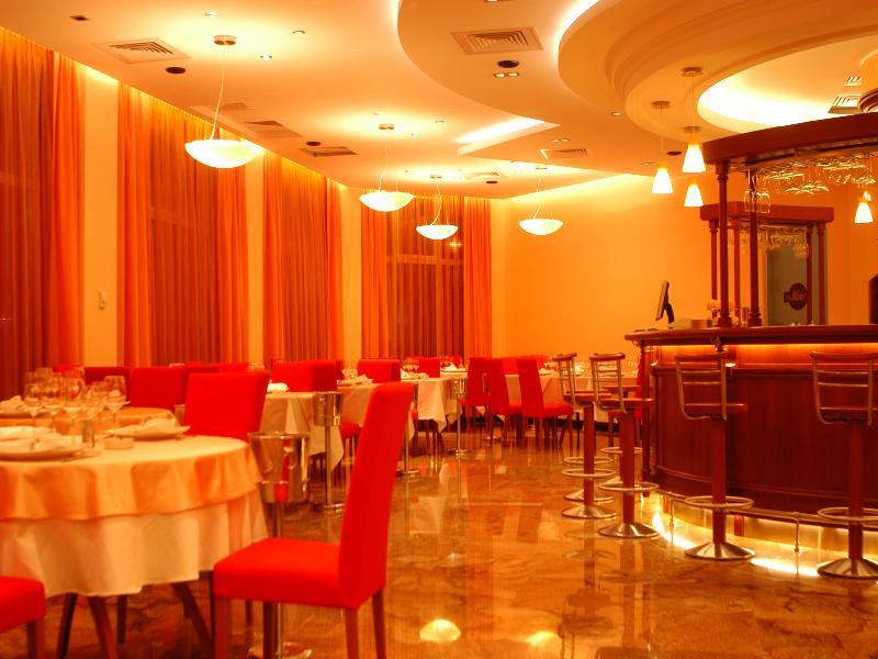 Celly Hotel Piteşti Extérieur photo