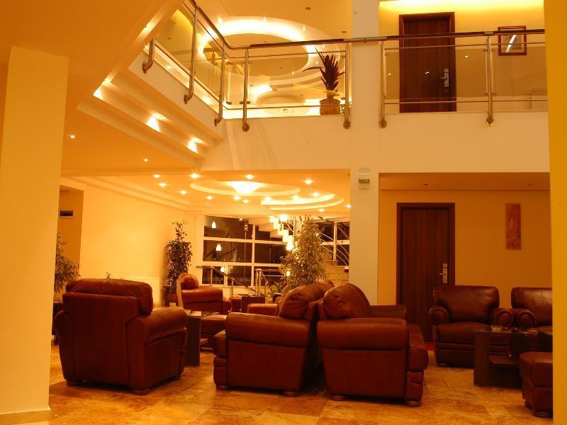 Celly Hotel Piteşti Extérieur photo
