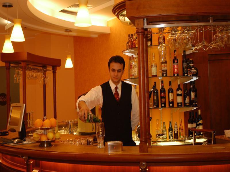 Celly Hotel Piteşti Extérieur photo
