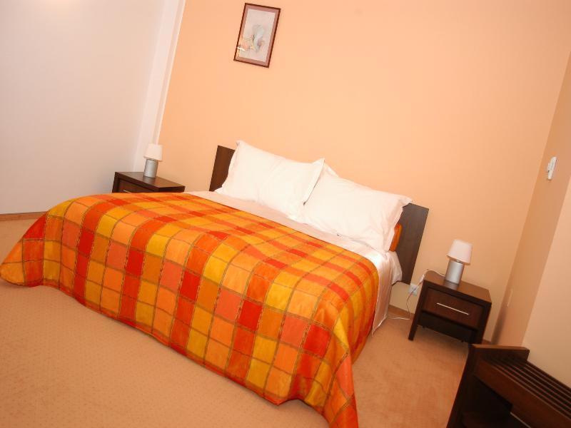 Celly Hotel Piteşti Extérieur photo