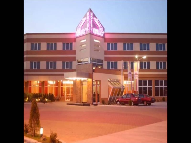 Celly Hotel Piteşti Extérieur photo