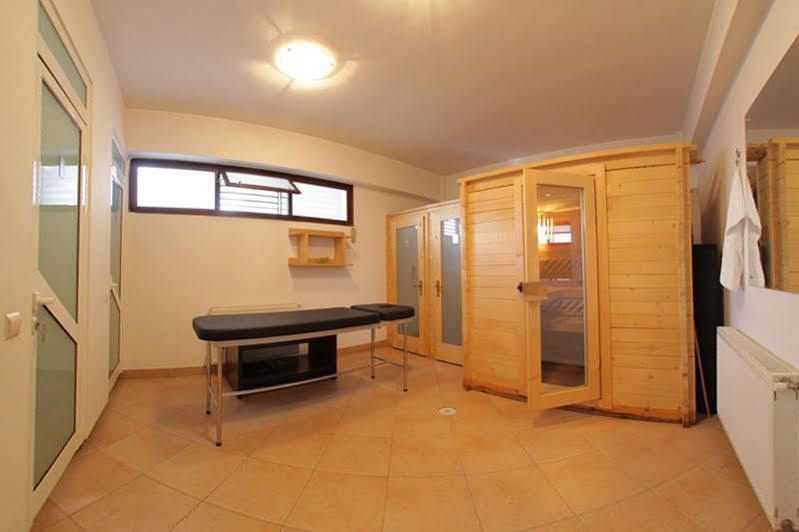 Celly Hotel Piteşti Extérieur photo