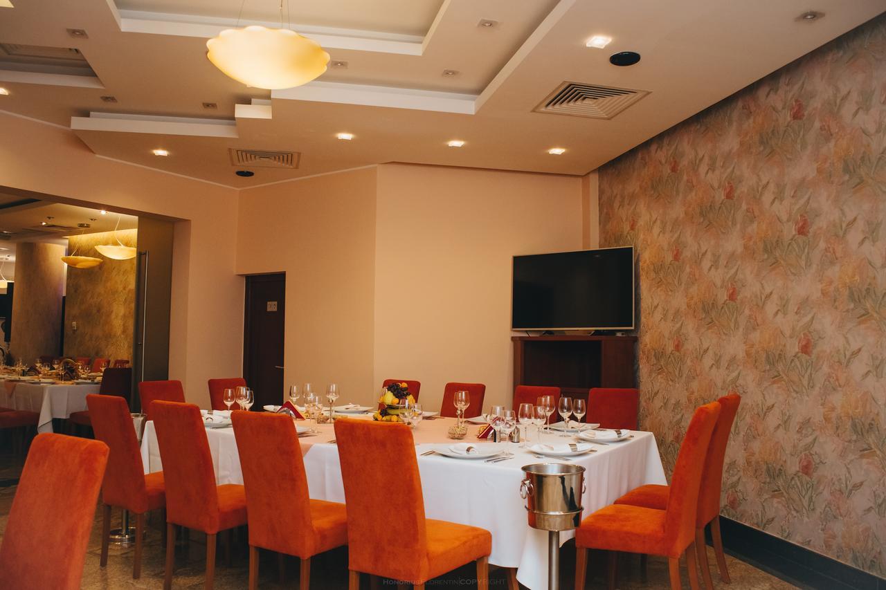 Celly Hotel Piteşti Extérieur photo
