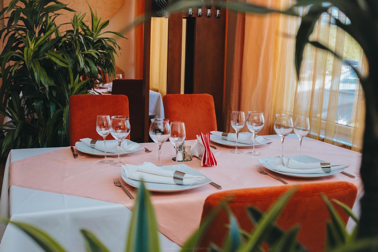 Celly Hotel Piteşti Extérieur photo