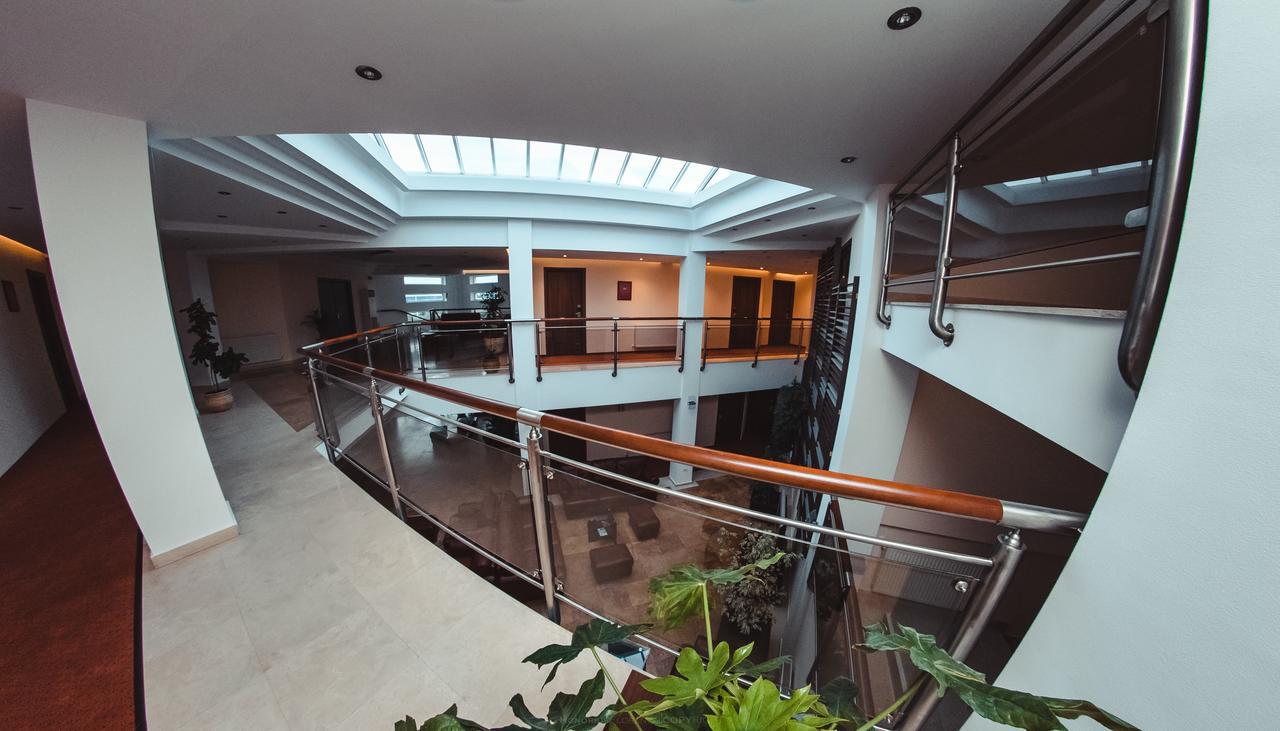 Celly Hotel Piteşti Extérieur photo