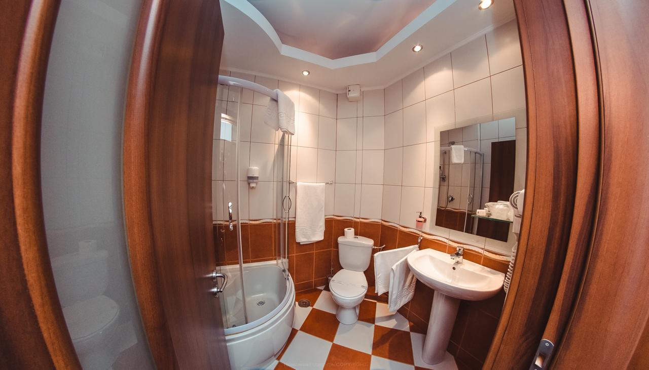 Celly Hotel Piteşti Extérieur photo