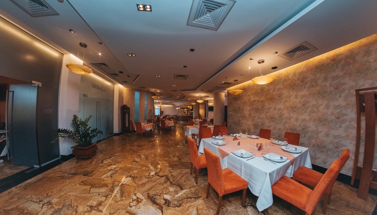 Celly Hotel Piteşti Extérieur photo