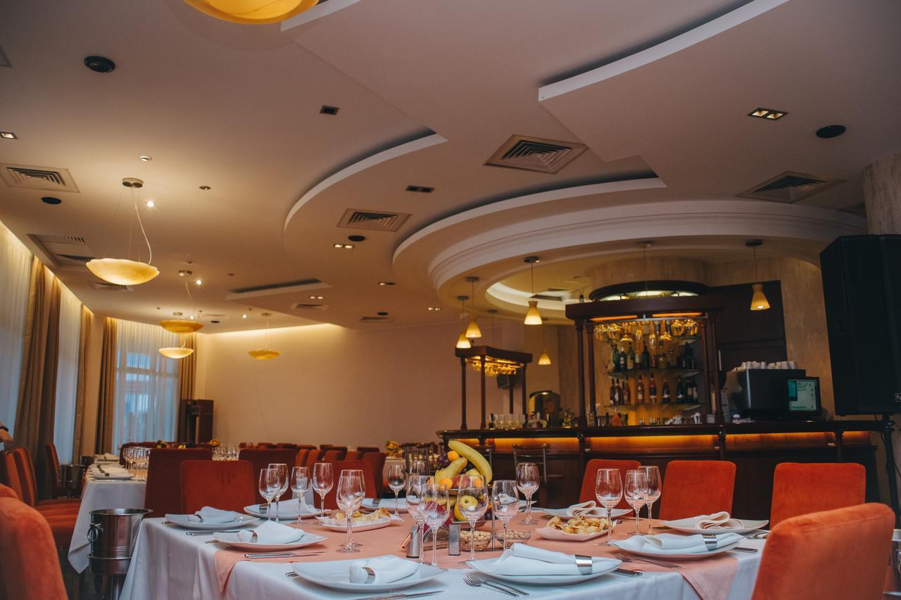 Celly Hotel Piteşti Extérieur photo