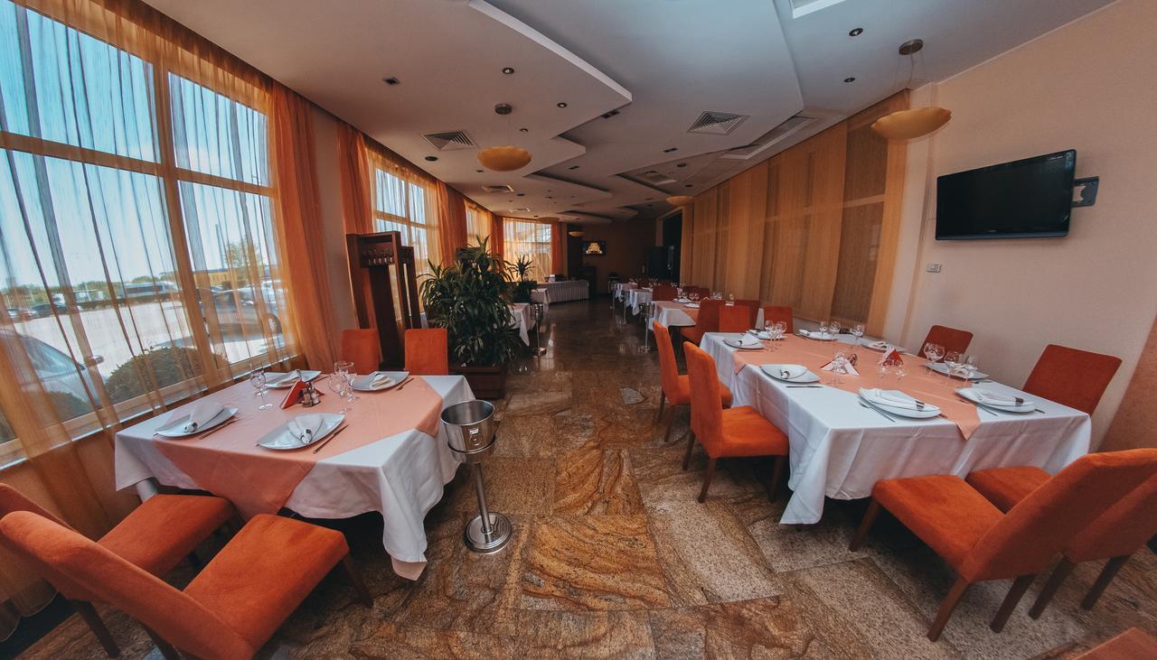 Celly Hotel Piteşti Extérieur photo