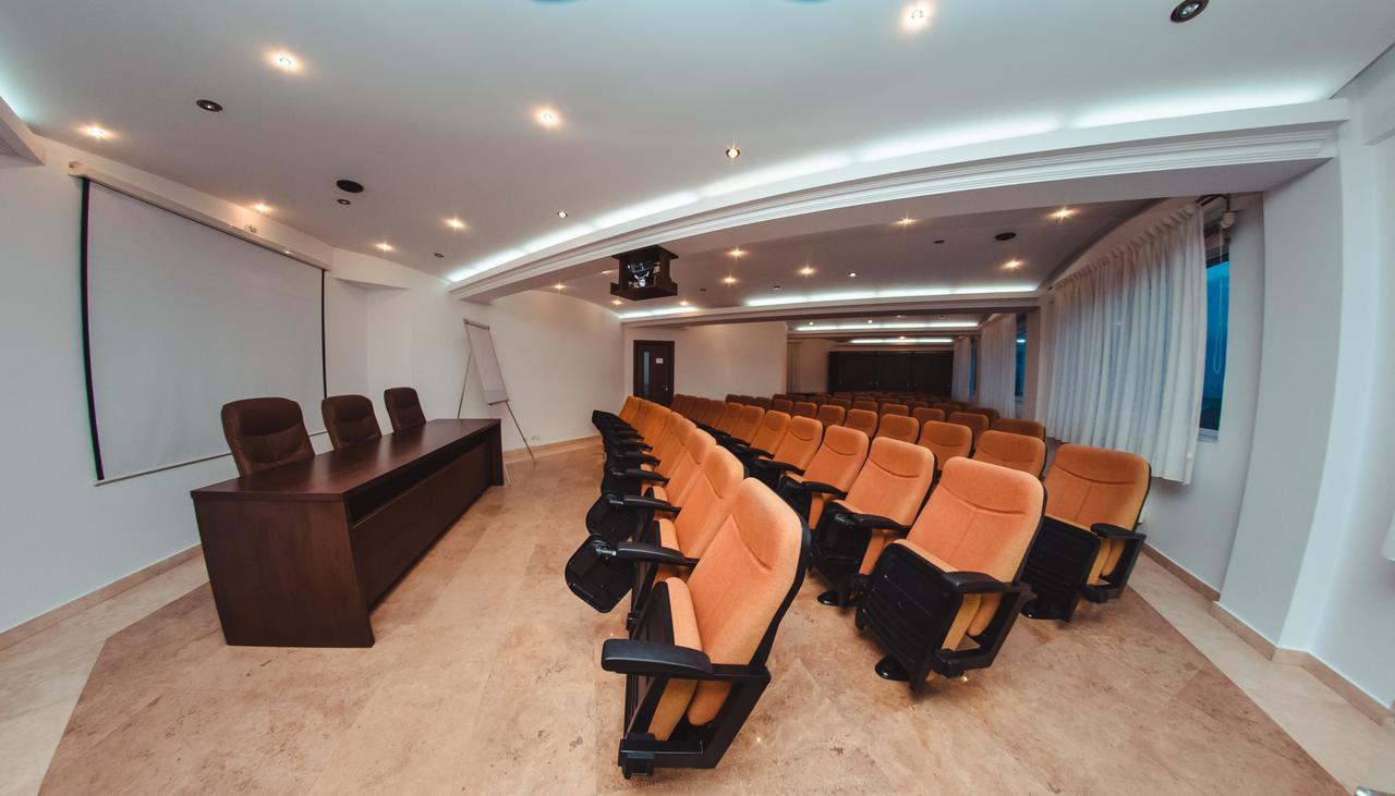 Celly Hotel Piteşti Extérieur photo