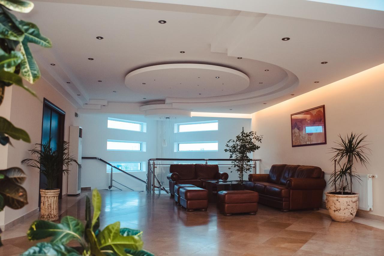 Celly Hotel Piteşti Extérieur photo