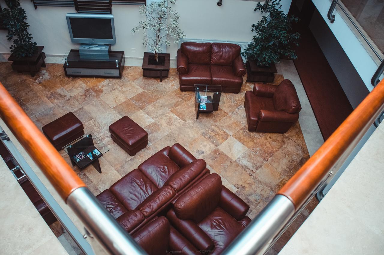 Celly Hotel Piteşti Extérieur photo