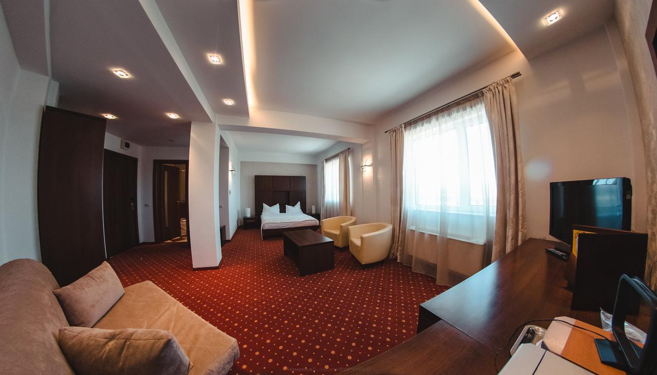 Celly Hotel Piteşti Extérieur photo