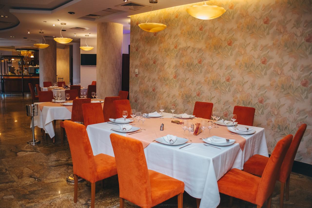 Celly Hotel Piteşti Extérieur photo