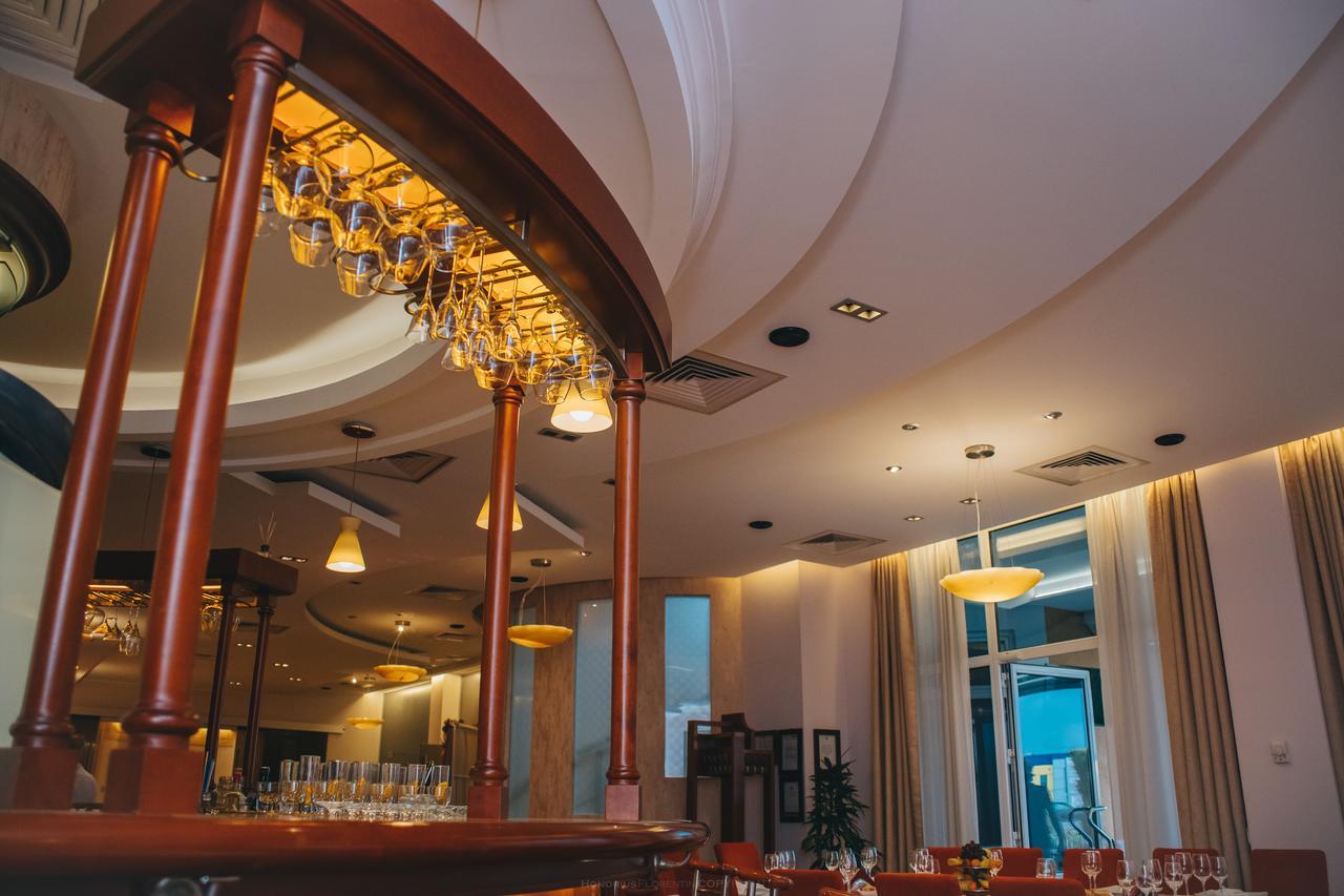 Celly Hotel Piteşti Extérieur photo