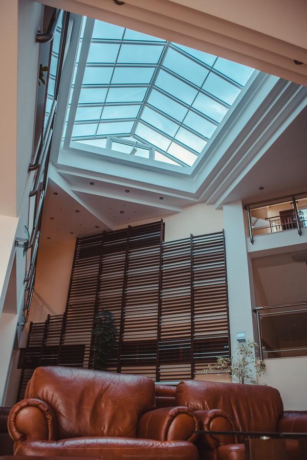 Celly Hotel Piteşti Extérieur photo