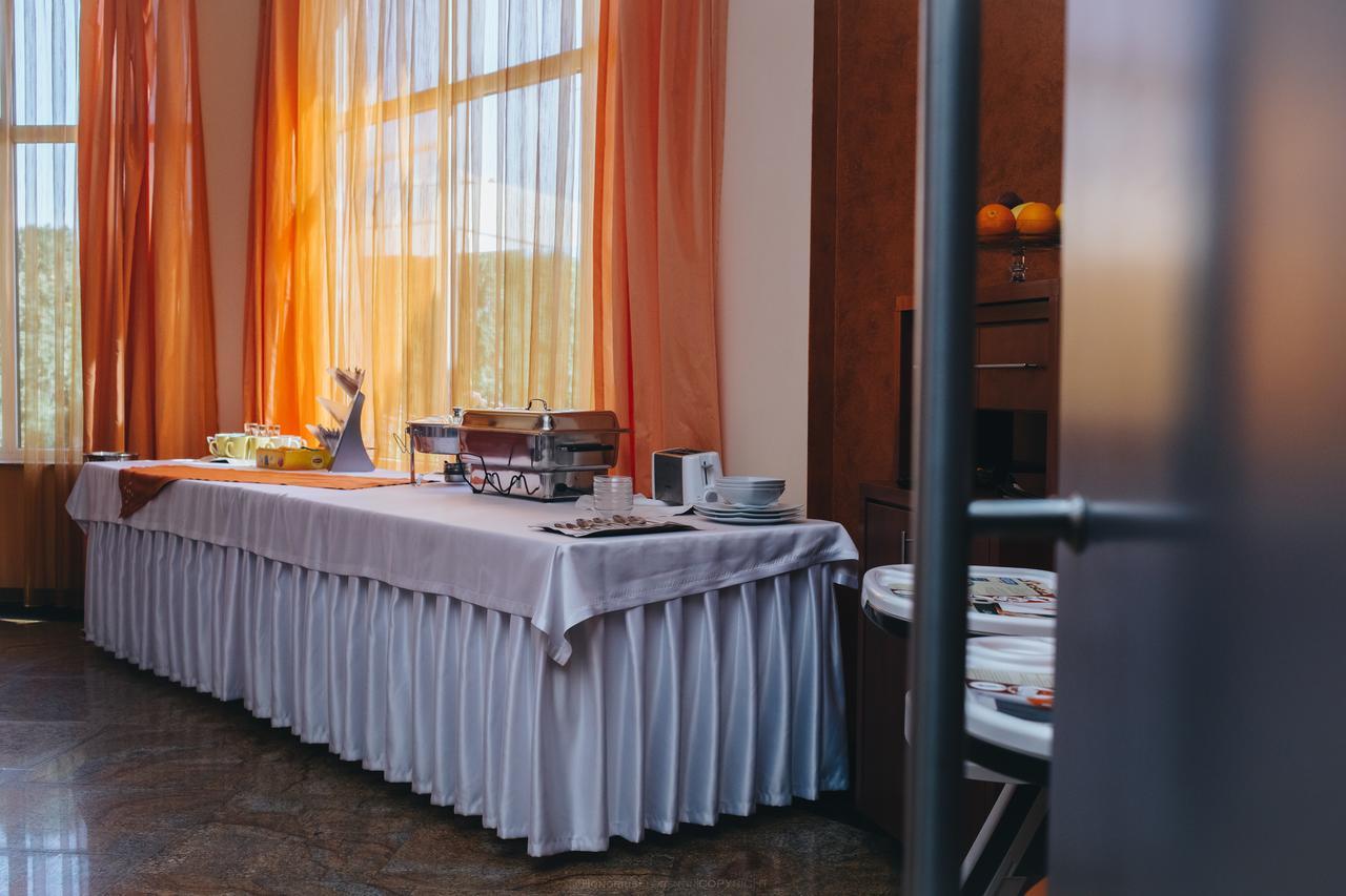 Celly Hotel Piteşti Extérieur photo