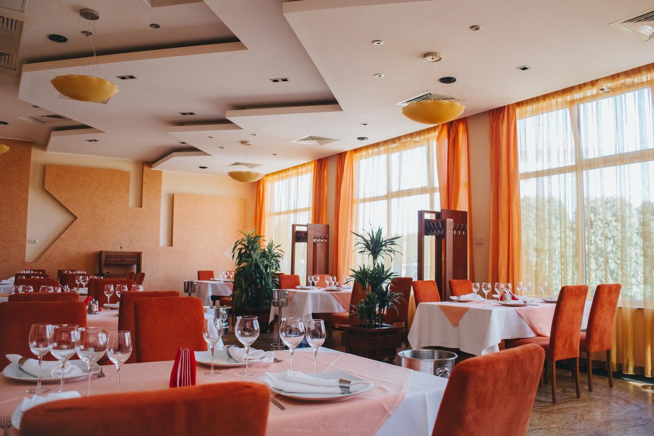 Celly Hotel Piteşti Extérieur photo