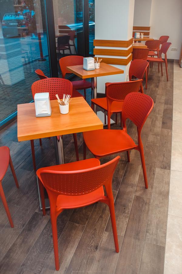 Celly Hotel Piteşti Extérieur photo