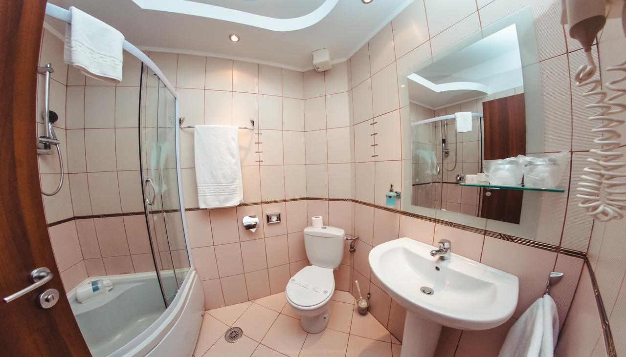 Celly Hotel Piteşti Extérieur photo