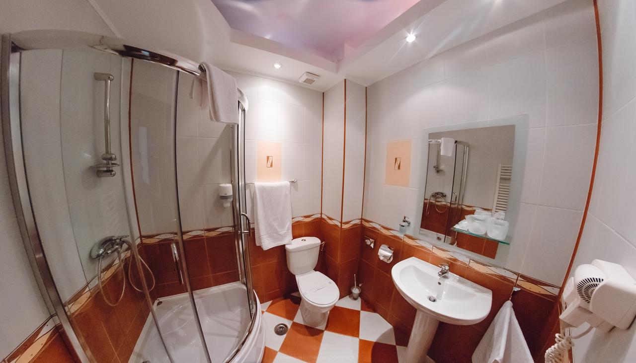 Celly Hotel Piteşti Extérieur photo