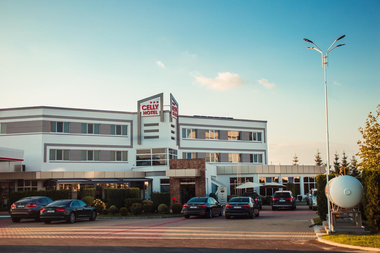 Celly Hotel Piteşti Extérieur photo
