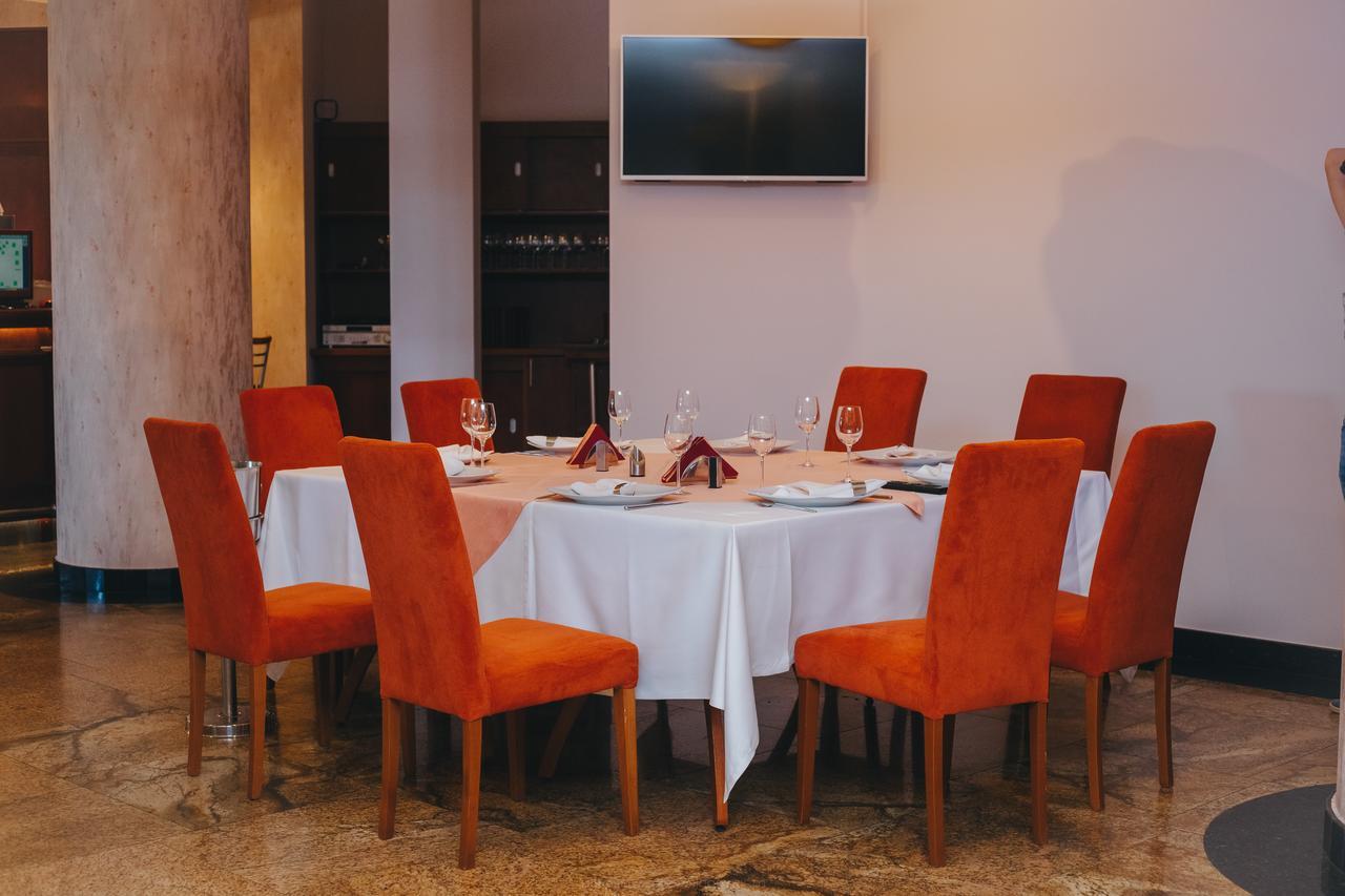 Celly Hotel Piteşti Extérieur photo